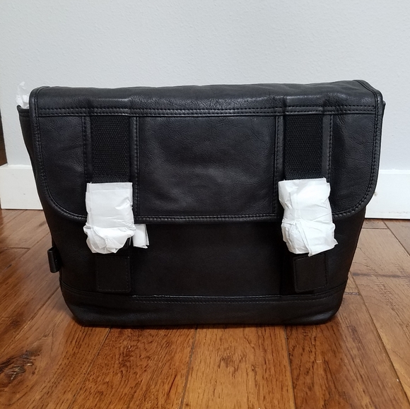 Frye Handbags - Frye Cody messenger NWT